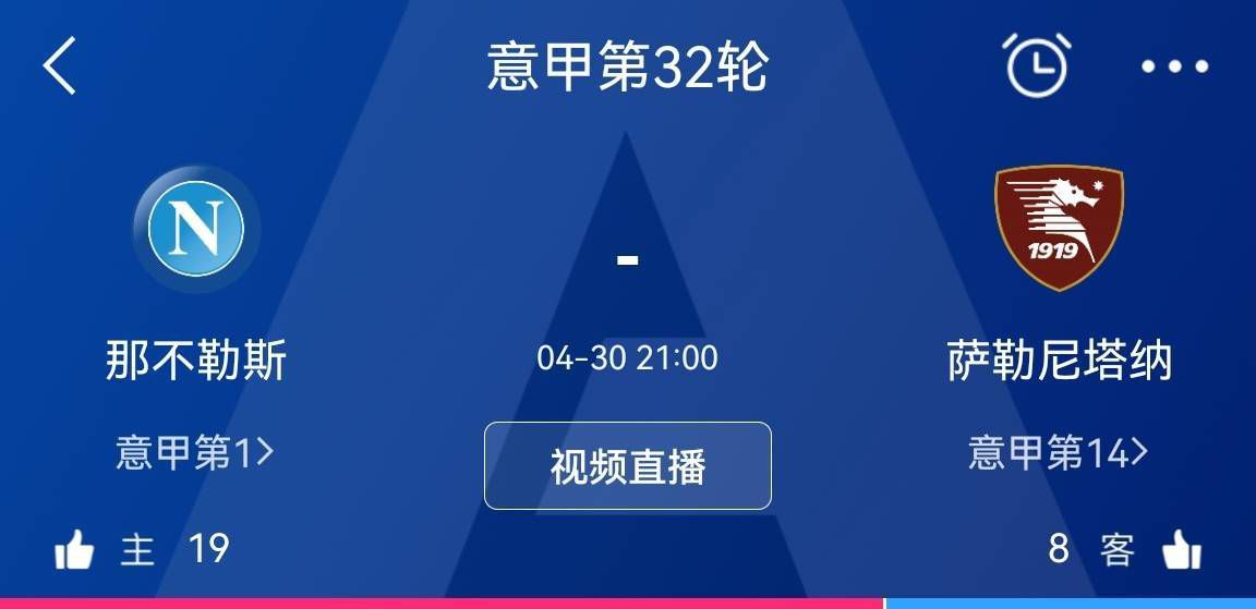 与木兰有诸多;对手戏的阿格着一身绒衣神情严肃、全身紧绷，似已做好战斗准备